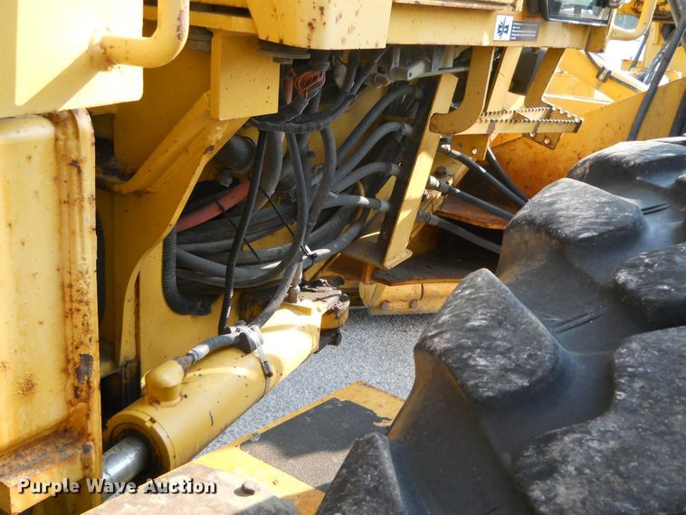 image for item EY9572 2001 John Deere 770CH  motor grader