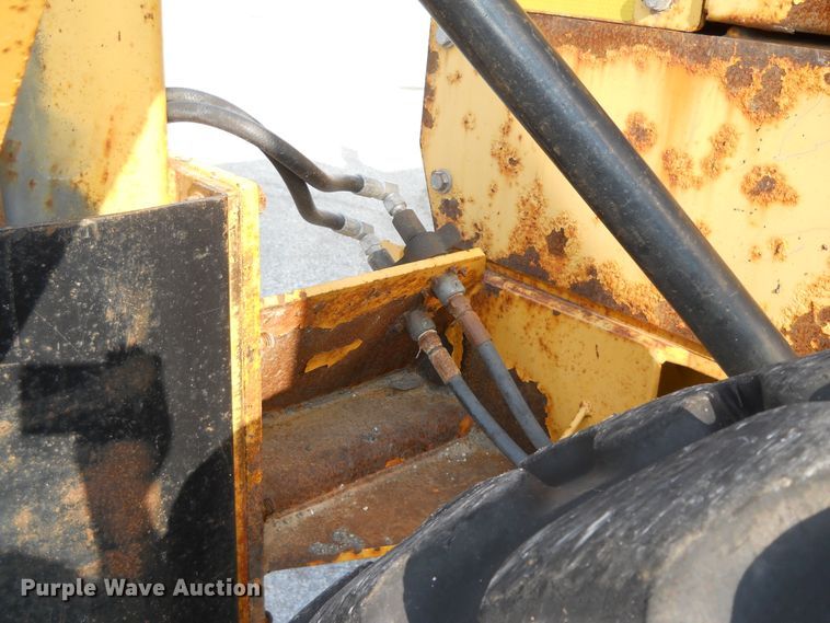 image for item EY9572 2001 John Deere 770CH  motor grader