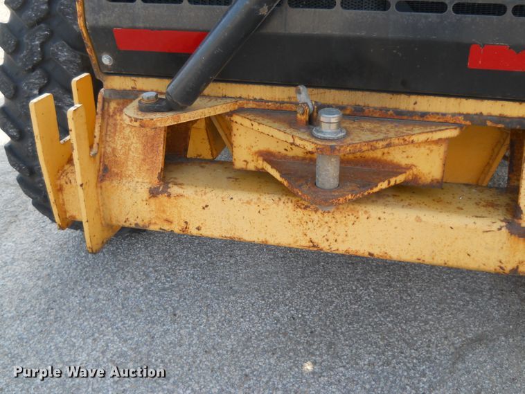 image for item EY9572 2001 John Deere 770CH  motor grader