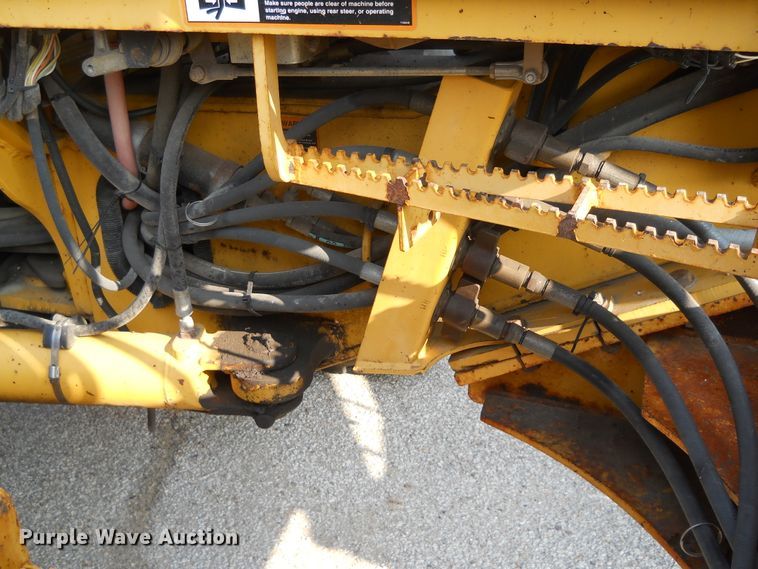 image for item EY9572 2001 John Deere 770CH  motor grader