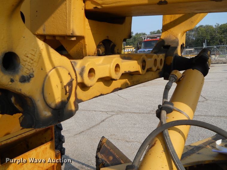 image for item EY9572 2001 John Deere 770CH  motor grader