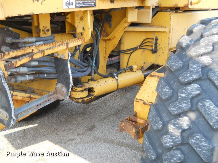 image for item EY9572 2001 John Deere 770CH  motor grader