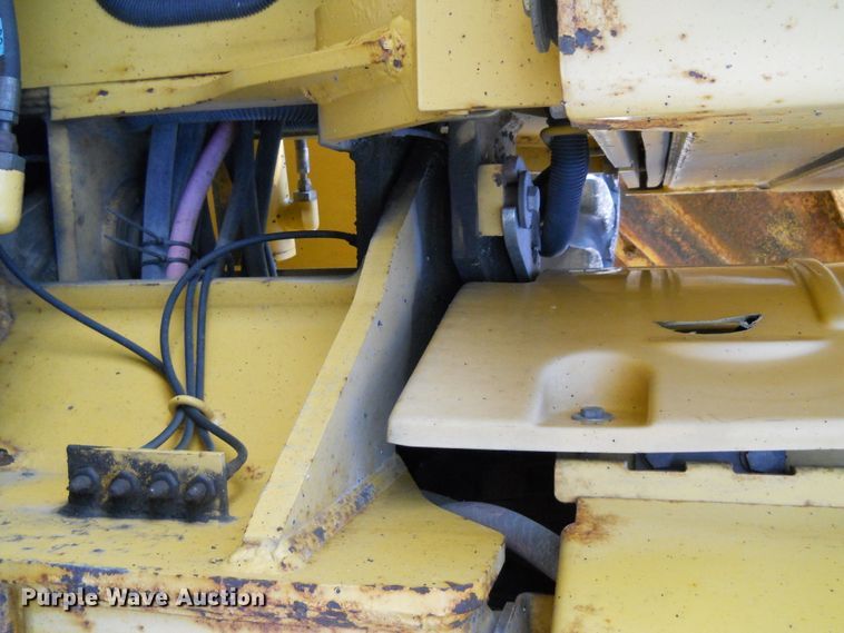 image for item EY9572 2001 John Deere 770CH  motor grader