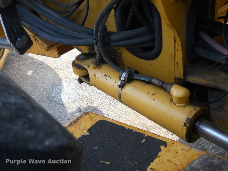 image for item EY9572 2001 John Deere 770CH  motor grader