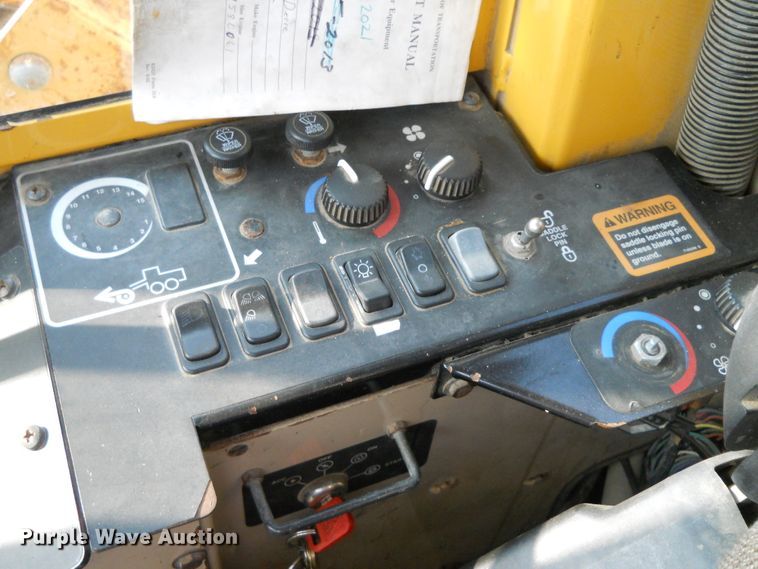 image for item EY9572 2001 John Deere 770CH  motor grader