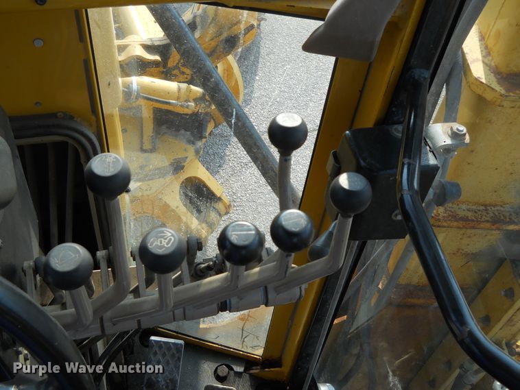 image for item EY9572 2001 John Deere 770CH  motor grader