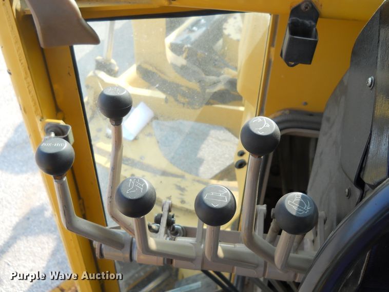 image for item EY9572 2001 John Deere 770CH  motor grader