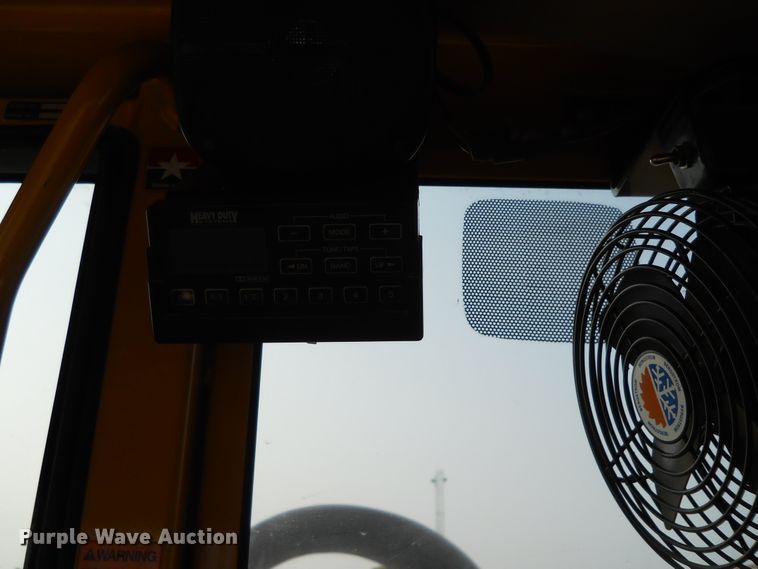 image for item EY9572 2001 John Deere 770CH  motor grader