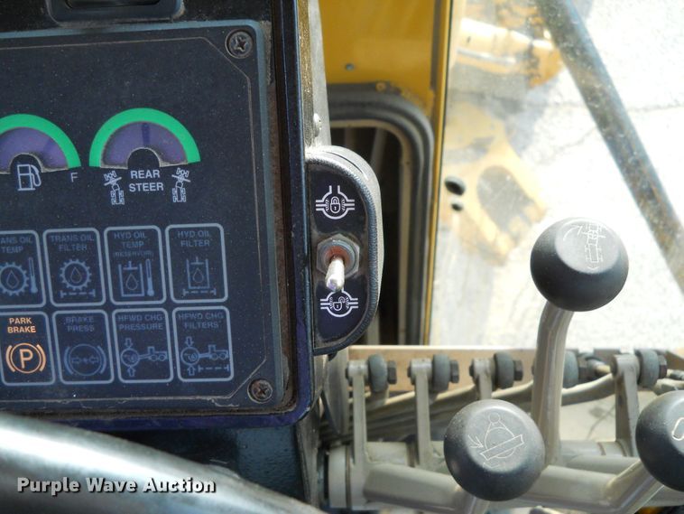 image for item EY9572 2001 John Deere 770CH  motor grader