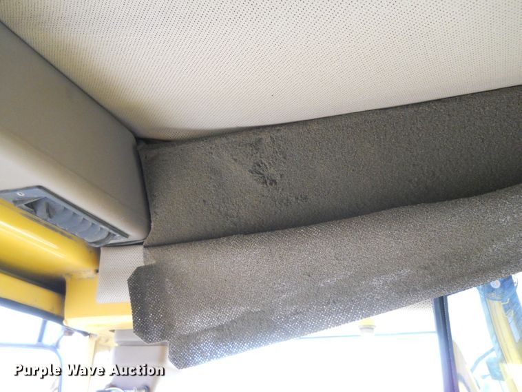 image for item EY9572 2001 John Deere 770CH  motor grader