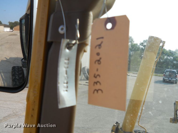 image for item EY9572 2001 John Deere 770CH  motor grader