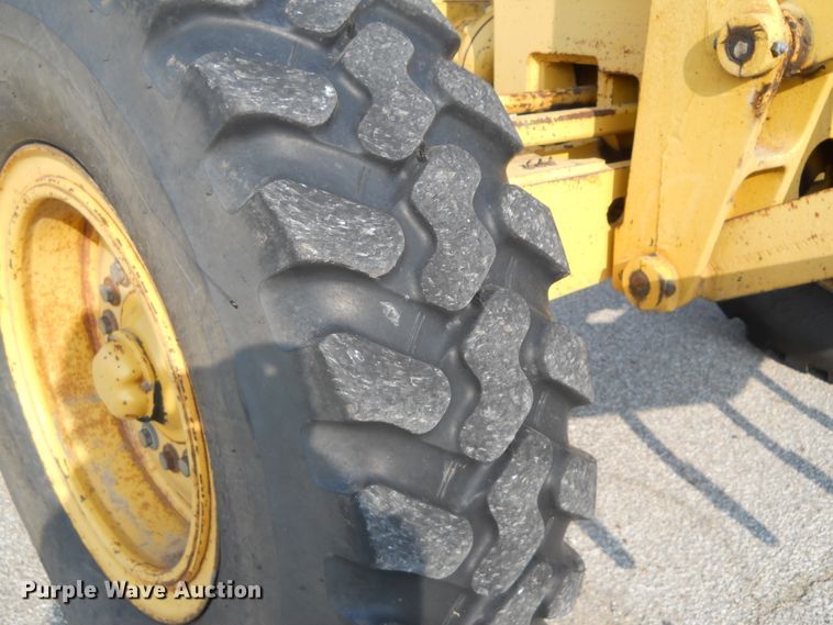 image for item EY9572 2001 John Deere 770CH  motor grader