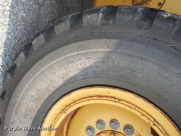 image for item EY9572 2001 John Deere 770CH  motor grader