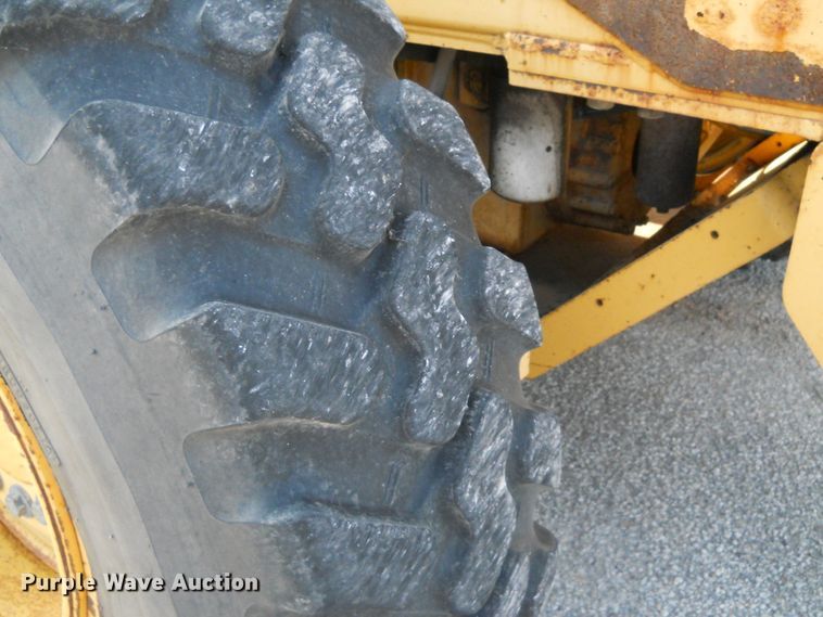 image for item EY9572 2001 John Deere 770CH  motor grader