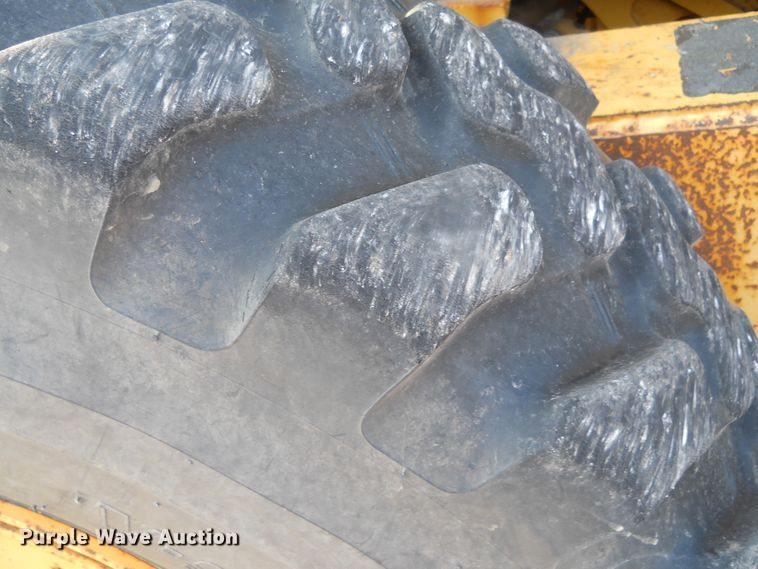 image for item EY9572 2001 John Deere 770CH  motor grader