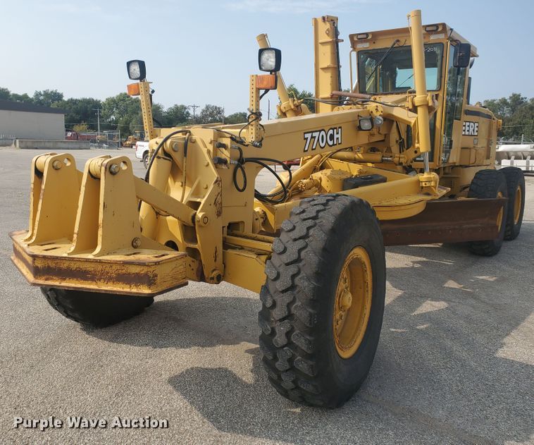 image for item EY9573 2001 John Deere 770CH  motor grader