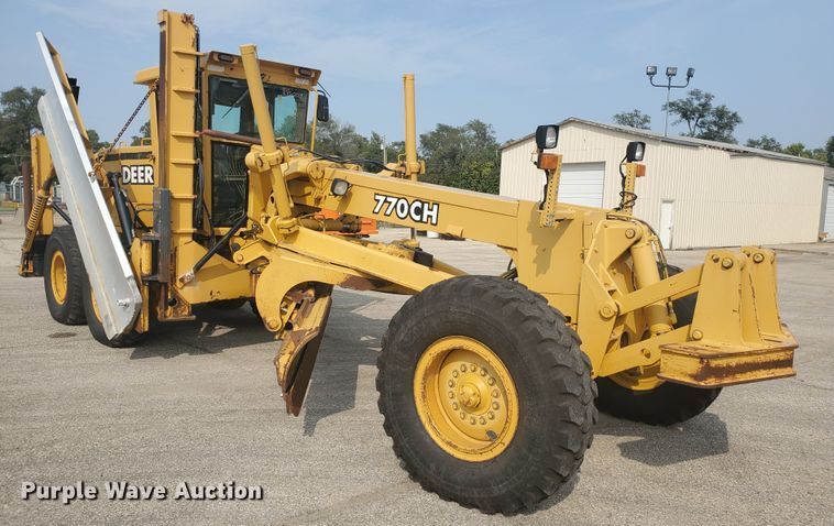 image for item EY9573 2001 John Deere 770CH  motor grader