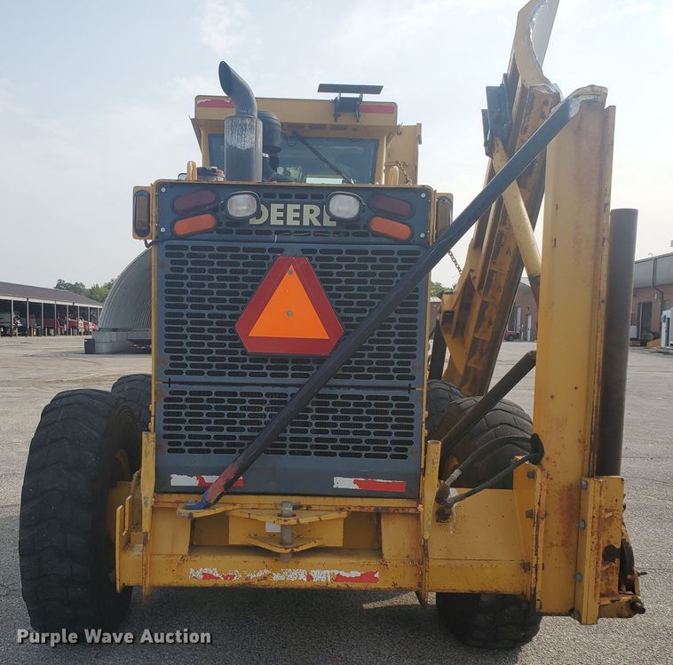 image for item EY9573 2001 John Deere 770CH  motor grader