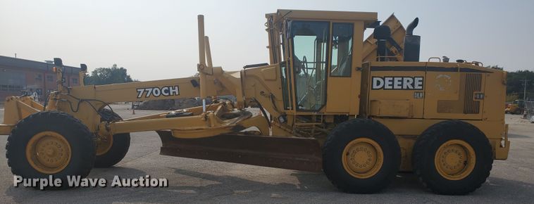 image for item EY9573 2001 John Deere 770CH  motor grader