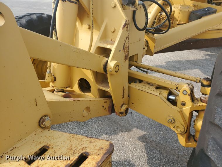 image for item EY9573 2001 John Deere 770CH  motor grader