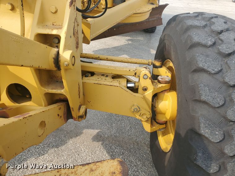 image for item EY9573 2001 John Deere 770CH  motor grader