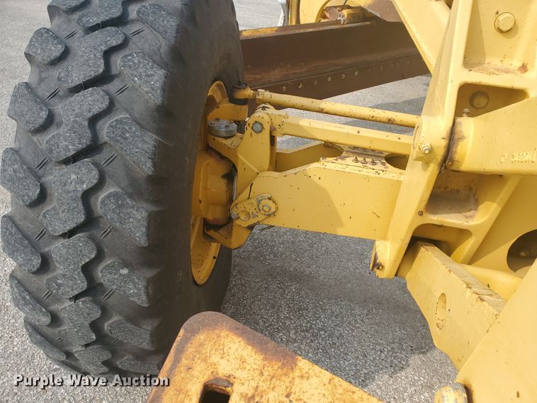 image for item EY9573 2001 John Deere 770CH  motor grader