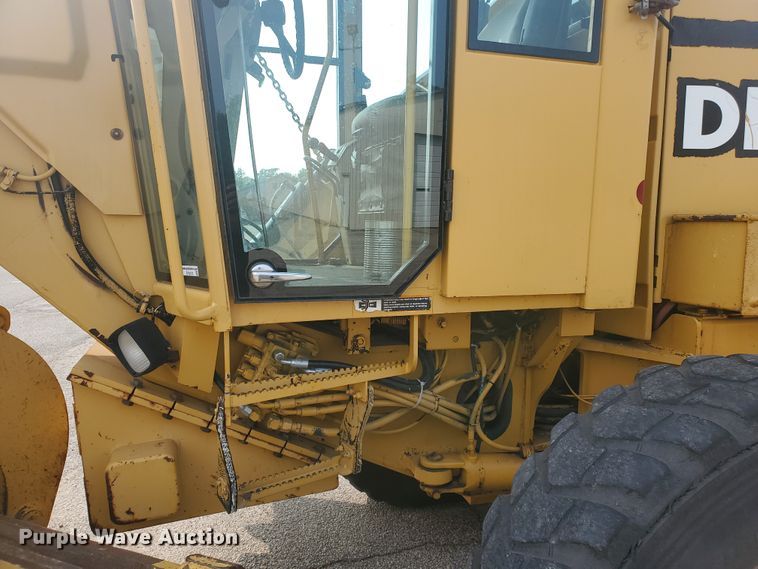 image for item EY9573 2001 John Deere 770CH  motor grader