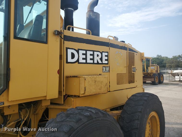 image for item EY9573 2001 John Deere 770CH  motor grader