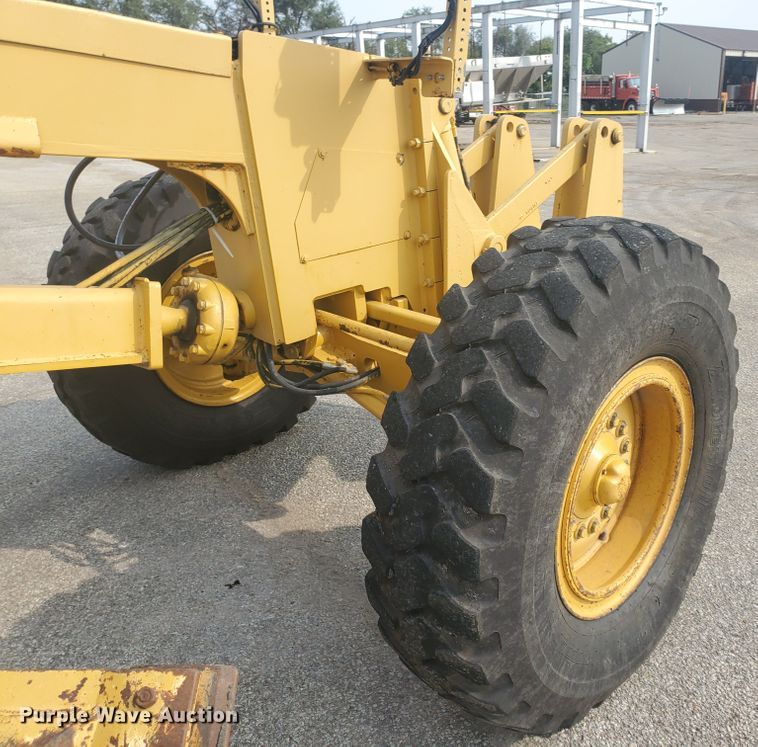 image for item EY9573 2001 John Deere 770CH  motor grader