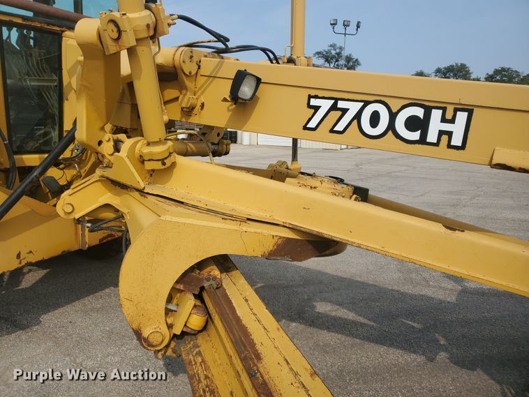 image for item EY9573 2001 John Deere 770CH  motor grader