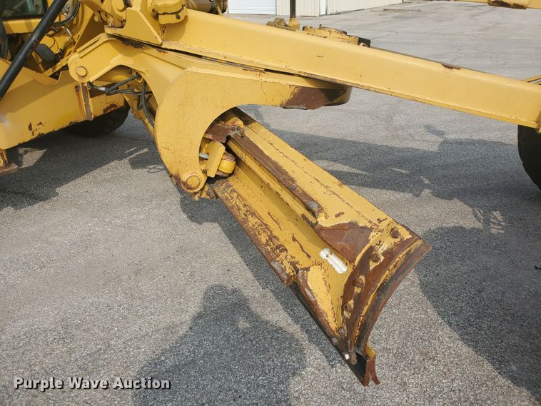 image for item EY9573 2001 John Deere 770CH  motor grader