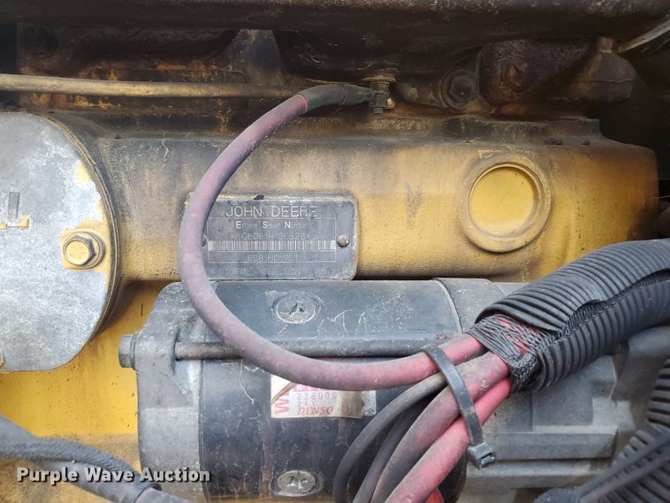 image for item EY9573 2001 John Deere 770CH  motor grader