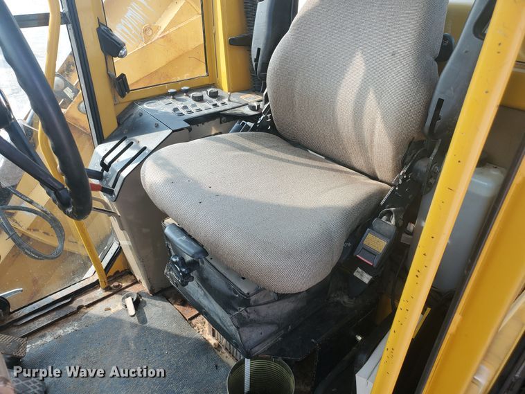 image for item EY9573 2001 John Deere 770CH  motor grader