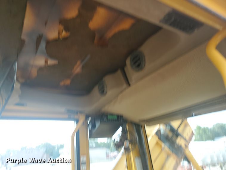 image for item EY9573 2001 John Deere 770CH  motor grader