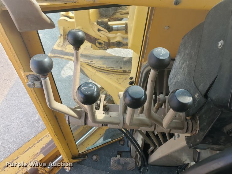 image for item EY9573 2001 John Deere 770CH  motor grader