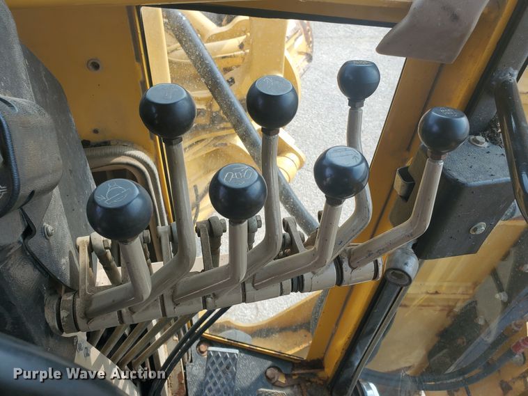 image for item EY9573 2001 John Deere 770CH  motor grader