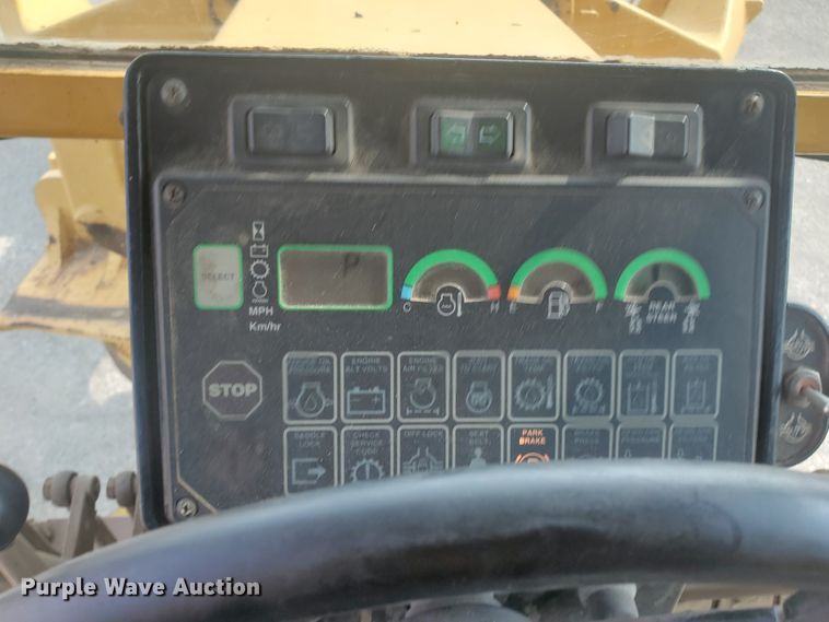 image for item EY9573 2001 John Deere 770CH  motor grader