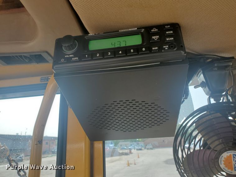 image for item EY9573 2001 John Deere 770CH  motor grader