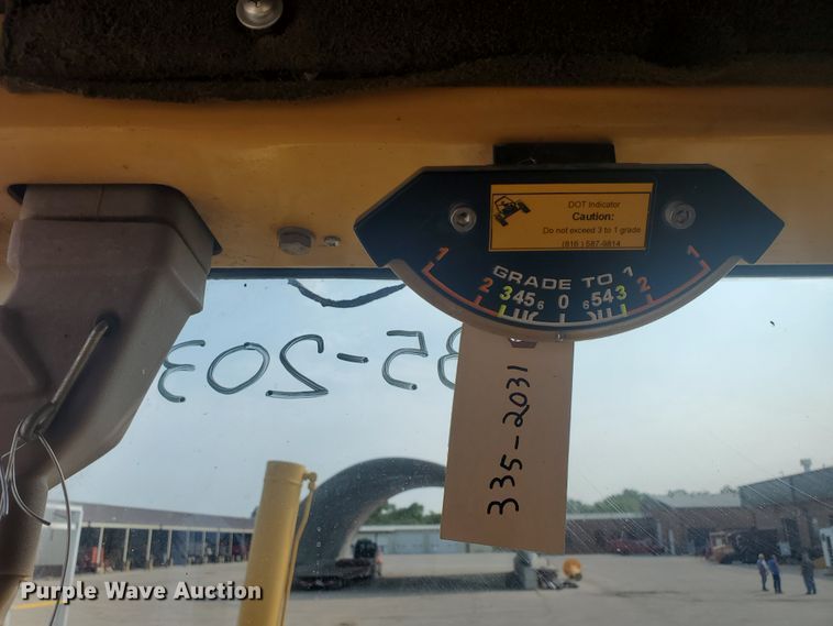 image for item EY9573 2001 John Deere 770CH  motor grader