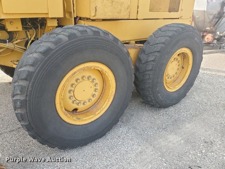 image for item EY9573 2001 John Deere 770CH  motor grader