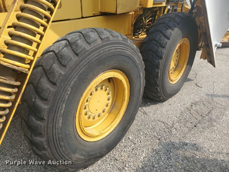 image for item EY9573 2001 John Deere 770CH  motor grader