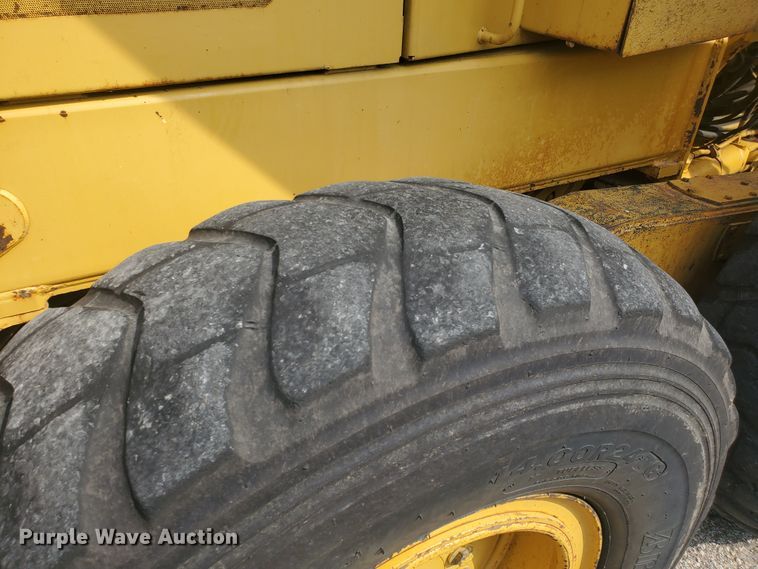 image for item EY9573 2001 John Deere 770CH  motor grader