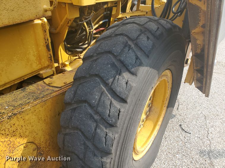 image for item EY9573 2001 John Deere 770CH  motor grader