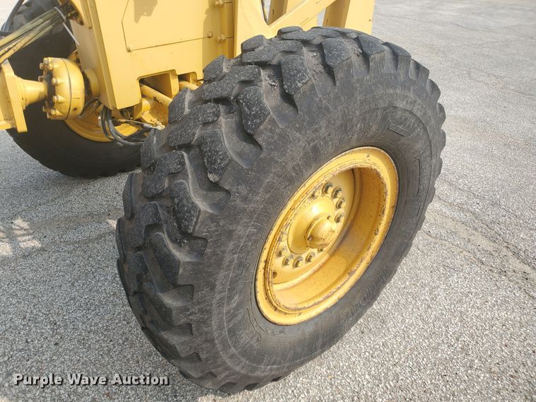 image for item EY9573 2001 John Deere 770CH  motor grader