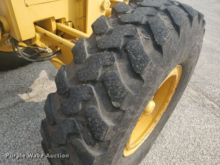 image for item EY9573 2001 John Deere 770CH  motor grader