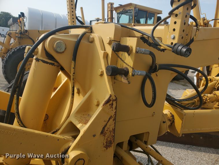 image for item EY9573 2001 John Deere 770CH  motor grader