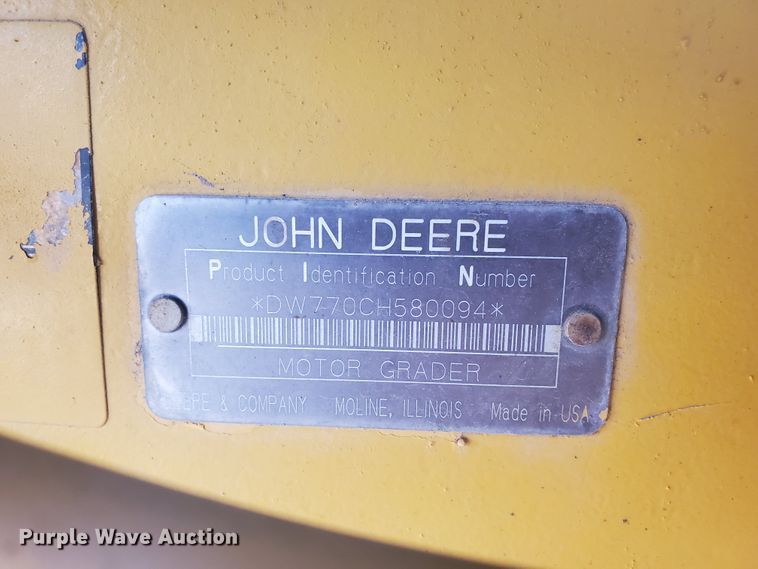 image for item EY9573 2001 John Deere 770CH  motor grader