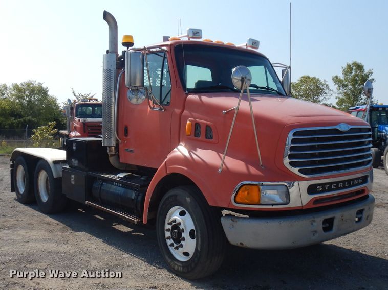 image for item FR9079 2002 Sterling LT9500  semi truck