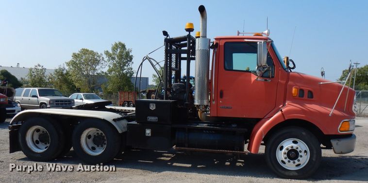 image for item FR9079 2002 Sterling LT9500  semi truck