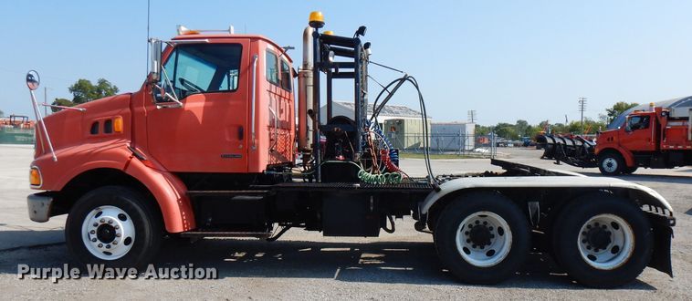 image for item FR9079 2002 Sterling LT9500  semi truck